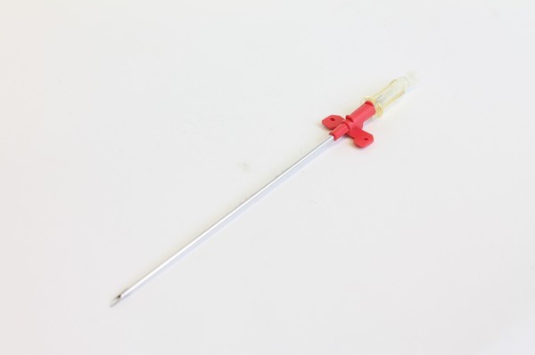 PVK Intranule 2,4x105mm röd. Steril, utan injektionsport