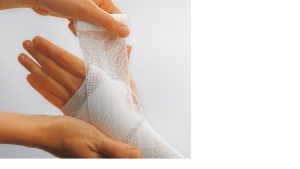 Fixeringsbinda Mollelast 10cmx4m polyamid 44% viskos 56% elast 100%