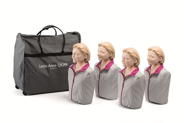 Lærdal dukke Little Anne QCPR 4 pakk i bærebag